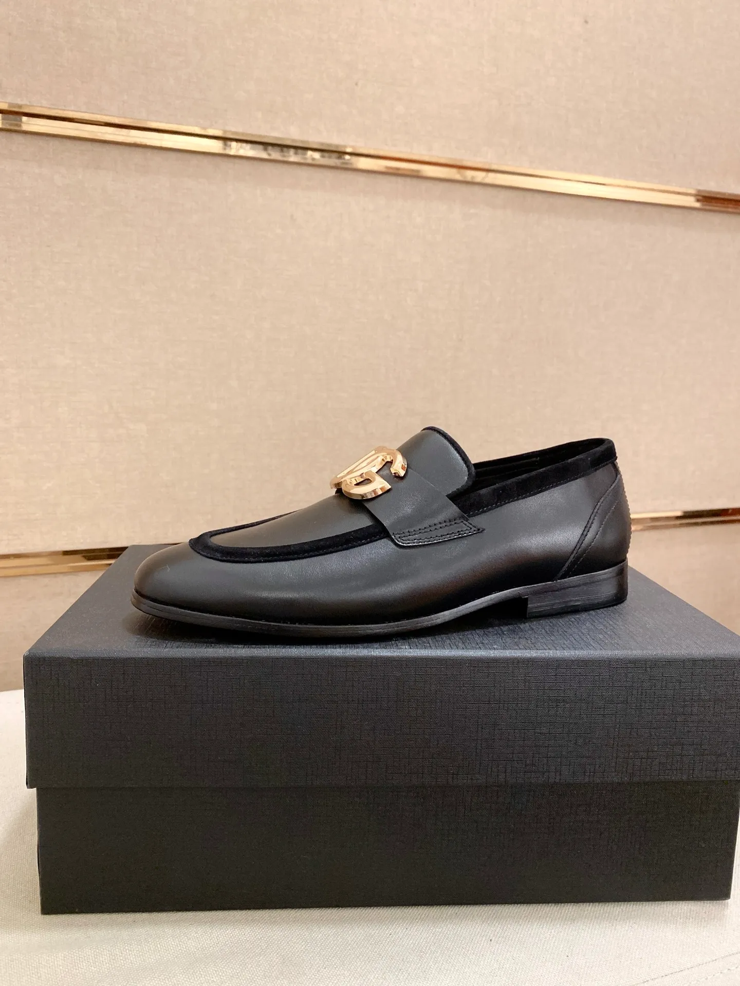 Men's clothing and shoes💰 700💰🌲DG top-notch🔍🔍men’s new leather shoes🚹sold at the same time at counters⚠The uppers are imported cowhide from Italy, the entire imported cowhide lining, imported accessories💪💪, completely 1⃣️ to 1⃣️ replica 🇮🇹💪💪, ⚠Sole: The original sole is specially provided by the original factory, the exclusive movable molded sole is super comfortable, ⚠The original factory follows the order, 🔍🔍high quality, you can enter and leave the counter at will, welcome to compare ⚠Size: 38-45
